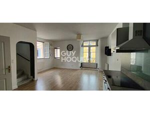 Appartement / Maison de ville - type 4 - cour + garage - Carpentras Cv