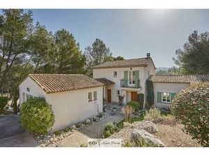 Villa familiale avec piscine  studio indépendant et bail commer