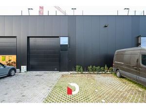 Recente KMO-unit met 2 parkeerplaatsen op toplocatie te Brugge
