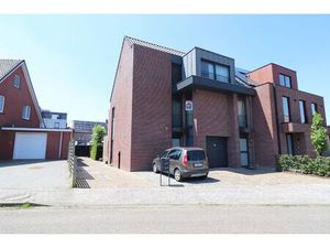 Een appartement op de 1ste verdieping met 2 slaapkamers en terras.