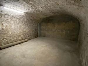 Très grande cave bas Ménilmontant