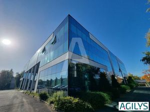 A LOUER : bureaux au coeur de COURTABOEUF.Petite activités / stockage possible en Rdc