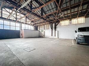 Grand entrepôt fermé 350 m² environ