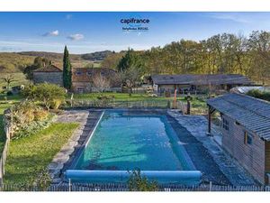 Propriété à vendre 8 pièces  propriété de 220m2 chalet - boxes à chevaux - dépendances sur