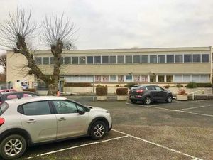 Surfaces de bureaux à la location de 38 m2 à 146 m2 et entrepôt de 70m2 à Senlis
