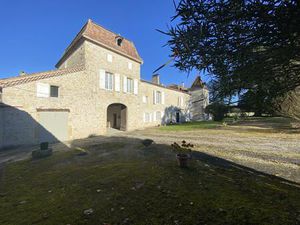Demeure de Caractère entourée de 9 hectares