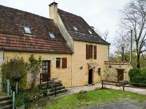 Secteur Gourdon - Propriété en pierre comprenant maison et dépendances sur