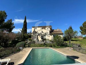 Ancienne ferme en campagne avec piscine et grand terrain région