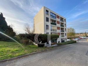 Appartement dans résidence avec balcons à Carpentras