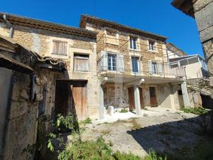 Maison de caractère avec dépendances et terrain attenant à Gr