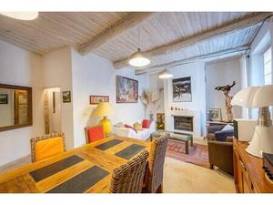 Authentique maison en pierre ave terrasse au coeur d'un village