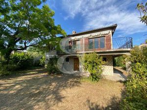 Maison à moderniser à vendre dans le centre ville de Vaison la