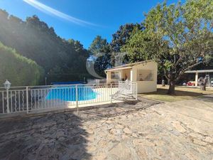 Villa avec piscine et terrain attenant en exclusivité à Valré