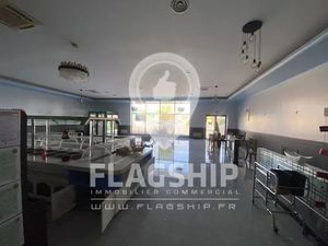 CENTRE COMMERCIAL GRAND VAL LOCAL TOUS COMMERCES A LOUER 350 m²