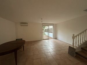 Location maison 4 pièces 90m2 Corneilla-del-Vercol 66200 - 1200 € - Surface Privée