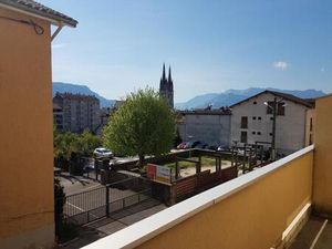 Location appartement 1 pièce 41 m² à Voiron (38500)