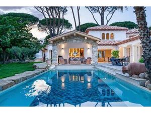 Maison de luxe de 8 pièces en location à Cogolin  France