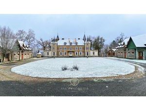 Domaine d’exception avec château et nombreuses dépendances sur 13 hectares Gros œuvre...