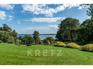 Maison bourgeoise en première ligne avec vue mer à Plougas