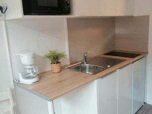 Beau studio entiérement rénové dans résidence de standing..