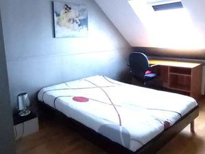 Chambre meublée sud de Laval