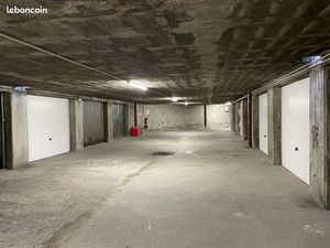 Parking/box 1 pièce 17 m²