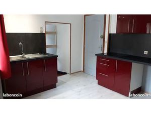 Joli studio avec chambre en mezzanine centre Bourg-Argental