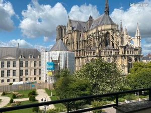 Appartement derriere la cathedrale avec parking
