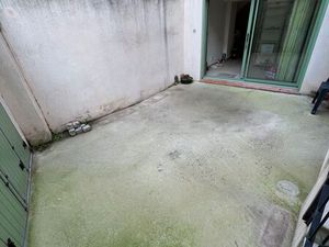 T2 avec cour privée – Centre ancien du village