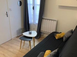 Très beau studio récent à Versailles