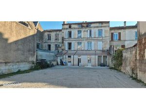 2P - terrasse- refait à neuf - meublé