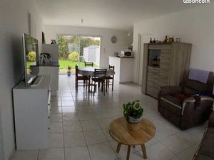 Maison avec garage et jardin