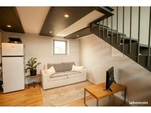 Annonce de location – Appartement meublé avec terrasse sur les toits de Tarascon