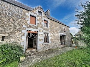 Une maison en pierres à rénover sur les hauteurs de JULLOUVI