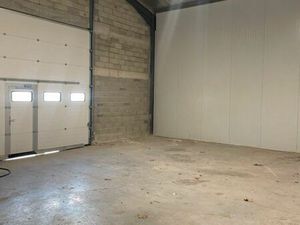 ◊ RARE À SAINT-RÉMY – LOCAL DE STOCKAGE PRO 100 m² – SÉCURISÉ – ACCÈS CAMIONS