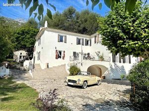 Maison 11 pièces 357 m²