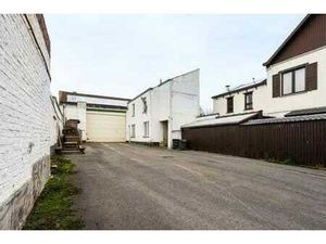 Entrepôt spacieux bénéficiant d’un emplacement stratégique!