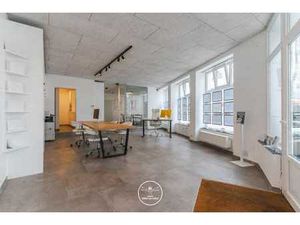 Bureau situé dans un emplacement très visible à Gand