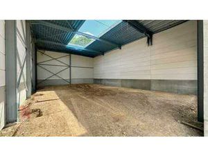 240 m² d'unités de PME neuves le long de l'avenue de Brux...