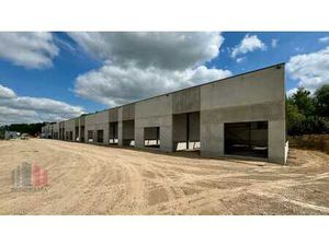 246 m² d'unités de PME neuves le long de l'avenue de Brux...