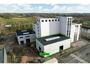 Entrepôt à vendre dans un emplacement central à Kerkhove !