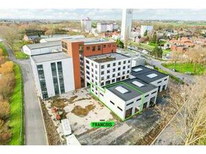 Entrepôt avec bureau à vendre dans un emplacement central à…