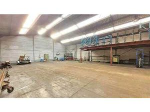 Grand ensemble immobilier situé dans le centre du village.