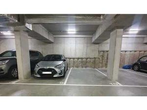 Emplacements de parking à louer dans complexe sécurisé!