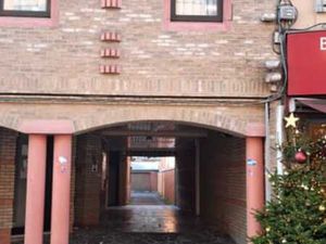 Garage fermé à louer en plein centre de Saint-Ghislain