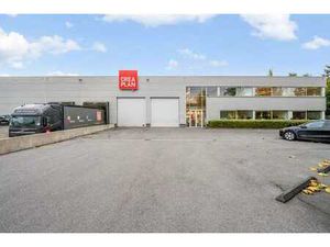 Multifunctioneel bedrijfsgebouw van 6.998 m² vlakbij de E17