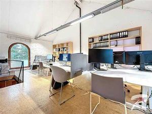 BUREAUX À FLEMALLE - PROCHE DE TOUTES COMMODITÉS