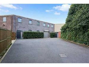 Entrepôt / magasin avec bureaux à Gand