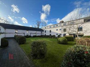 454 m² de bureaux prêts à l'emploi près de la R4