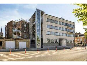 Bureau prêt à l'emploi d'environ 266 m² à vendre à Roeselare